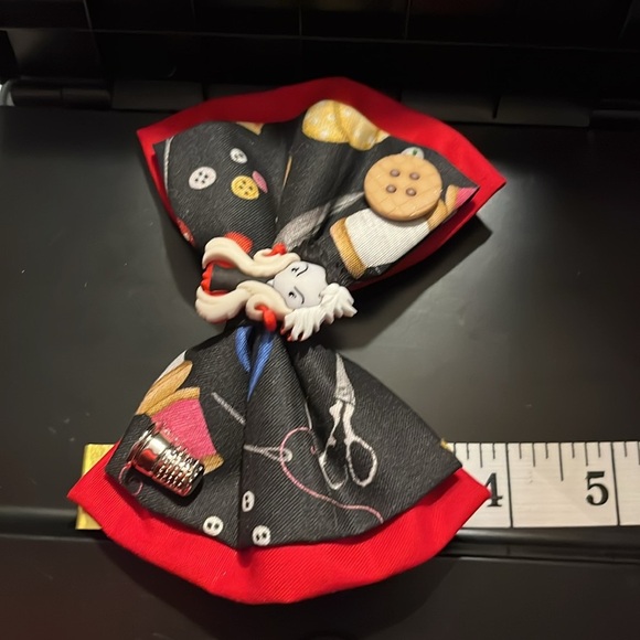 Disney’s Cruella bow - Picture 4 of 4